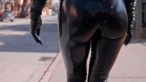 Gosh that swing that perfect swing of perfect cheeks i know what you