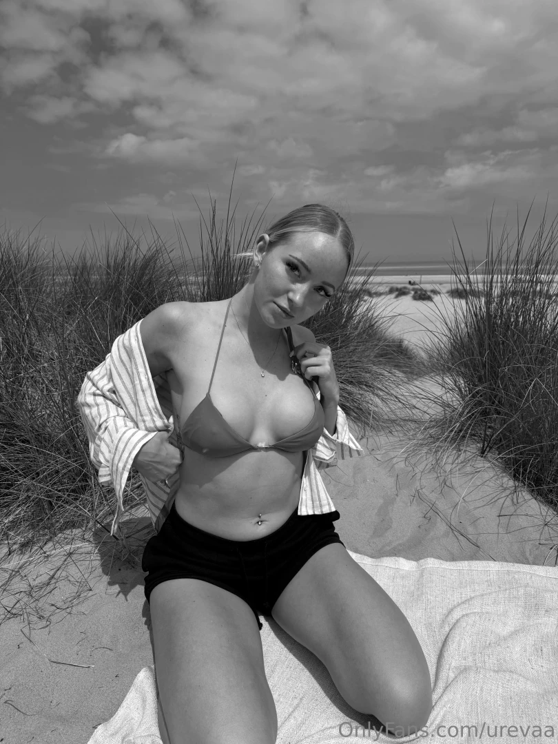 My first black amp white photo do u like it 