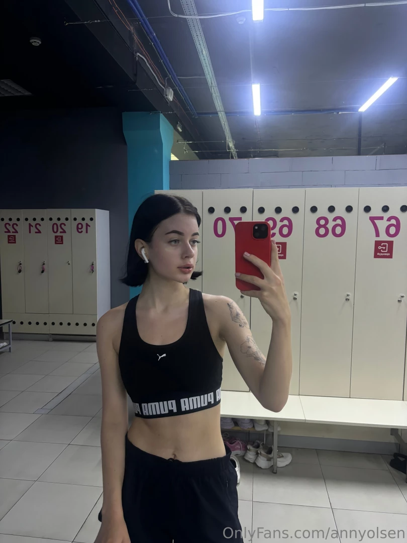 The other day at the gym i was trying to look serious while lifting 