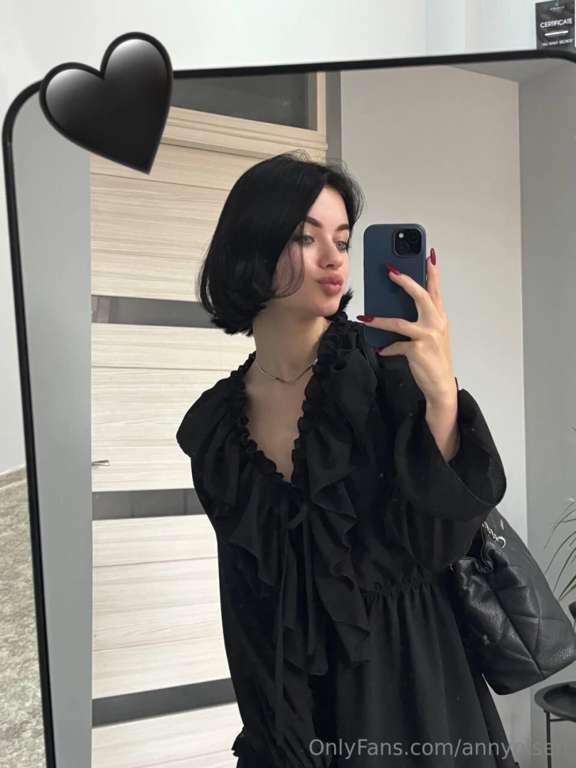 I m wearing all black today but that doesn t mean i m feeling down 