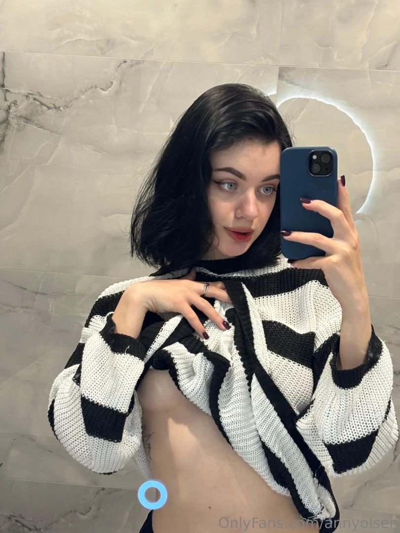 A lighted mirror is a really cool thing you can take photos with 
