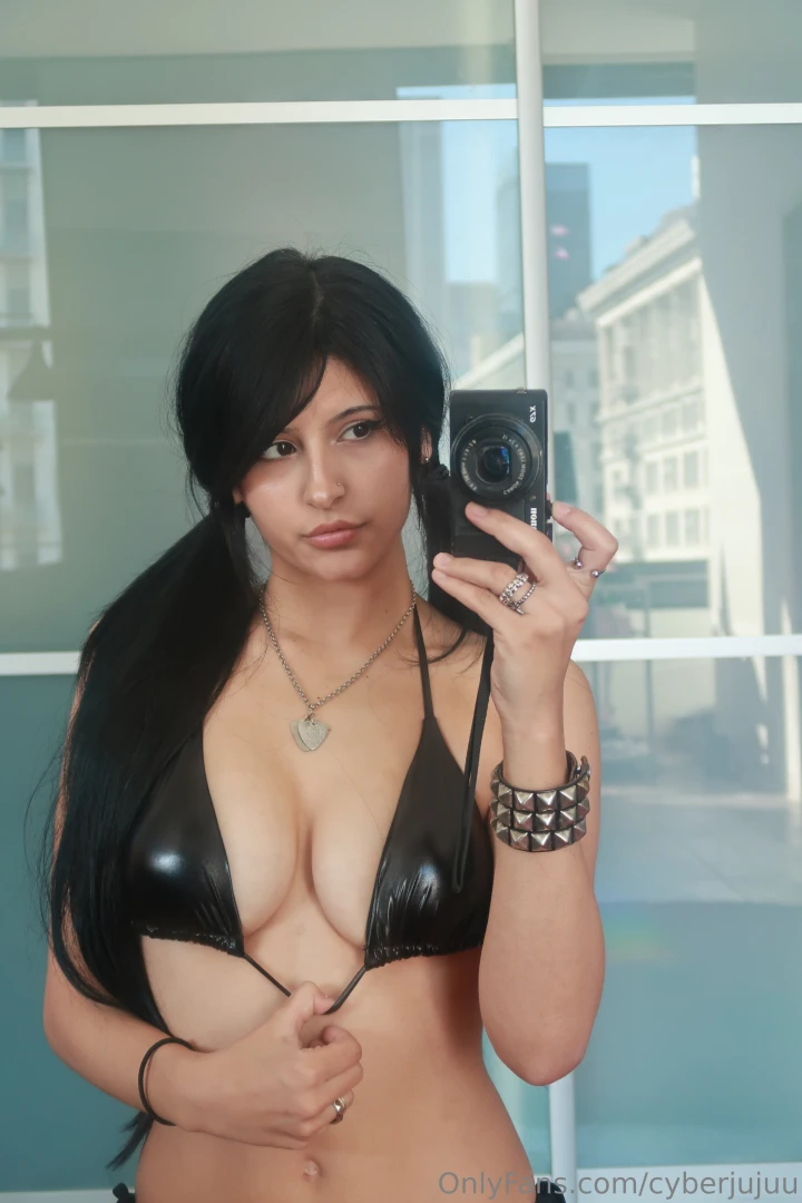 A little tug a whole lotta tease 