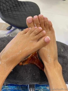 Feet check cum on my toes