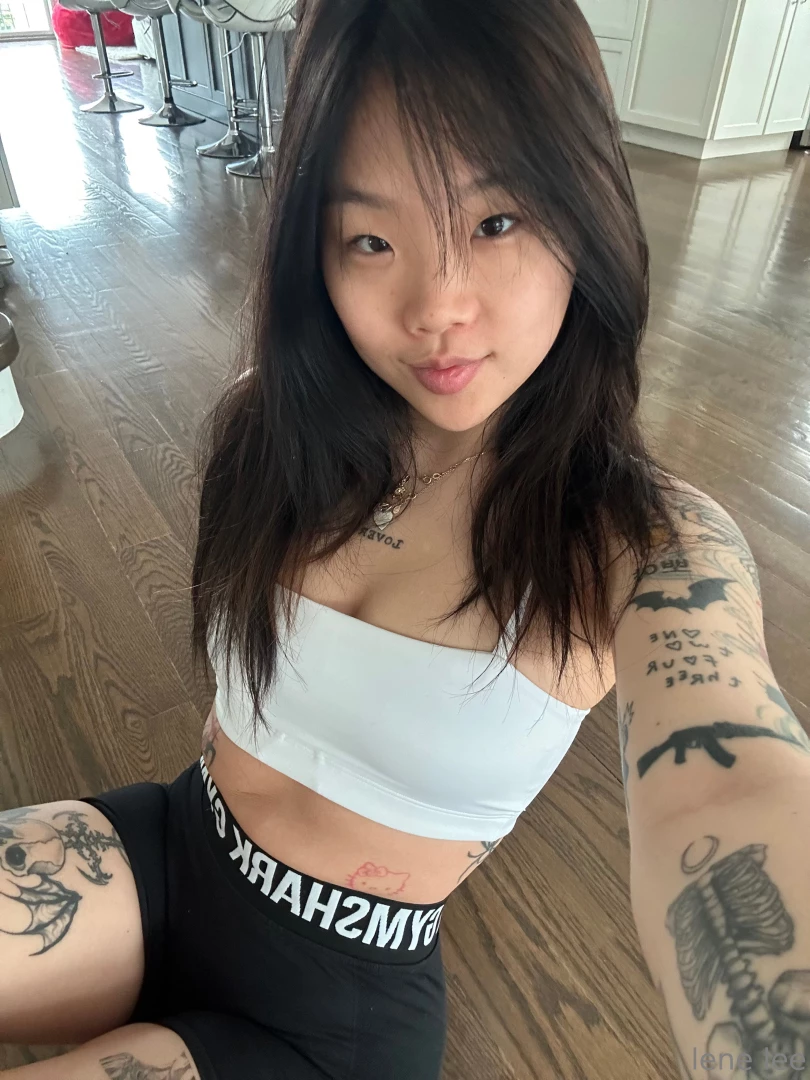No makeup and im still hot 