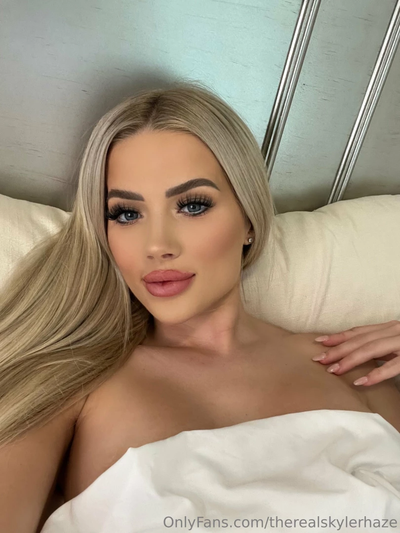 Ughh i m alone and horny right now baby wanna have some fun 