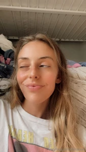 Lifting the shirt up withhhh face