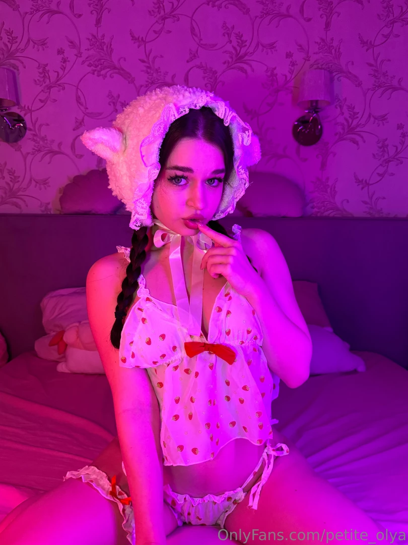 Who will you choose the cute girl with ears who will be gentle or the part 2 