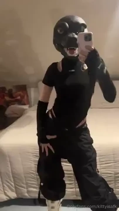 Hope ur having a good day here is me being a scary dog 