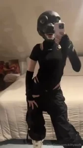 Hope ur having a good day here is me being a scary dog