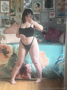 Hiiiiiiiii sending more pics tonight stay tuned 3