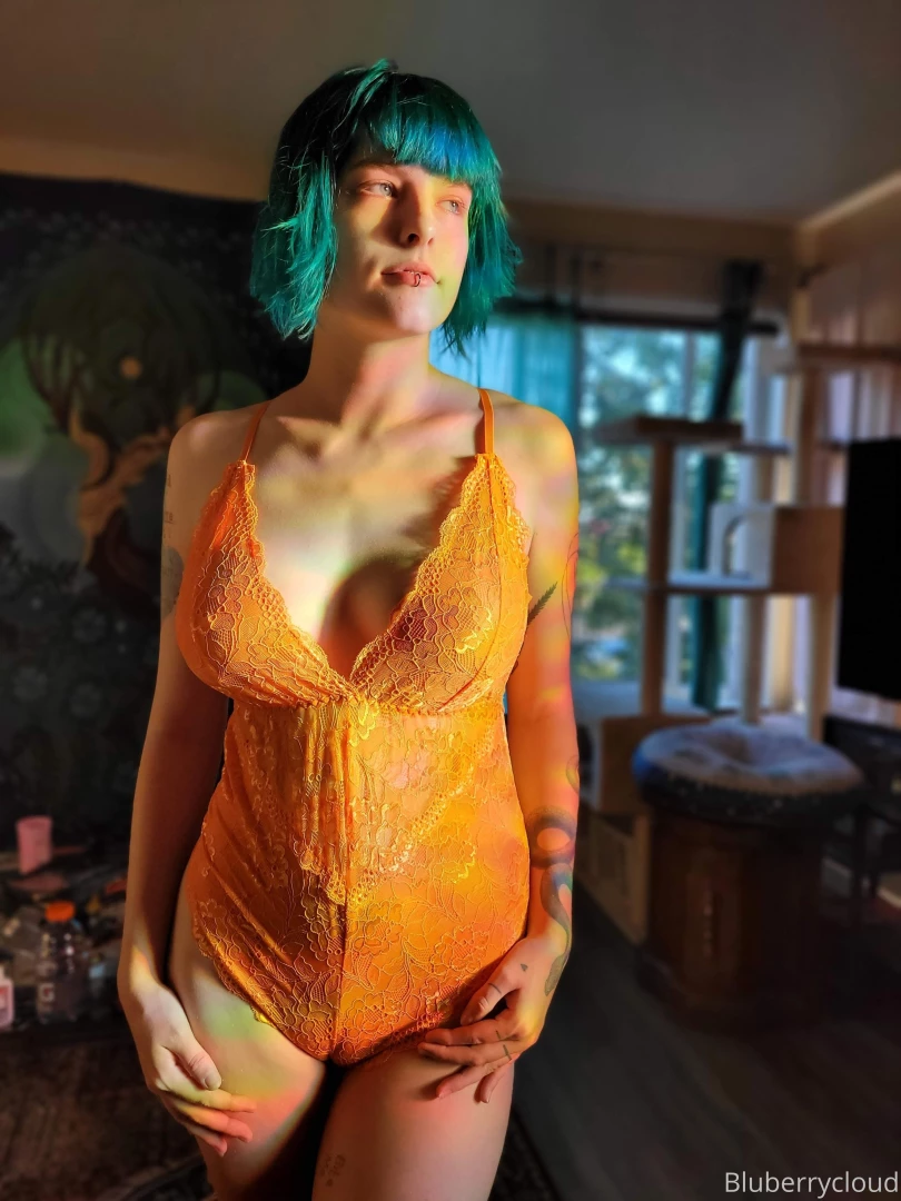 Love this orange bodysuit thank you to my fan who got it for me 