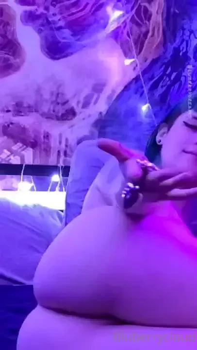 I got to make a pretty hot custom who wants to order a custom from me 