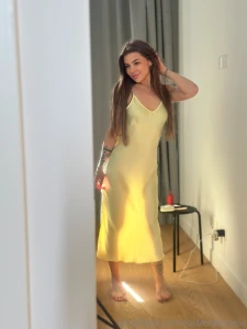 If the dress is quite modest is it also possible to read sexual energy