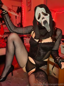 Fake prop and fake bl00d what s your favourite scary movie