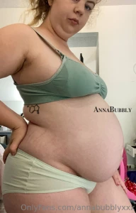 25 weeks pregnant