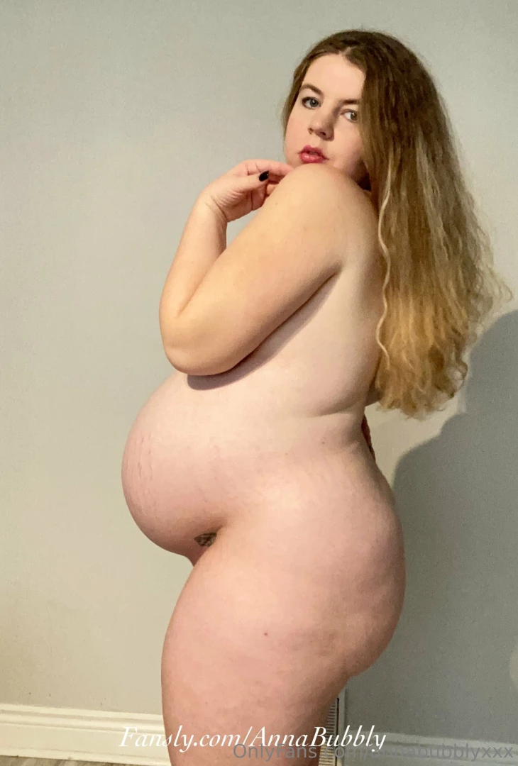 Pregnant nudes 