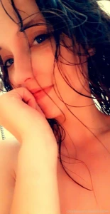 Good morning i m having a nice shower to start the day and then who