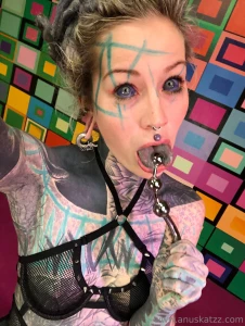 Are you into tongue splitzz