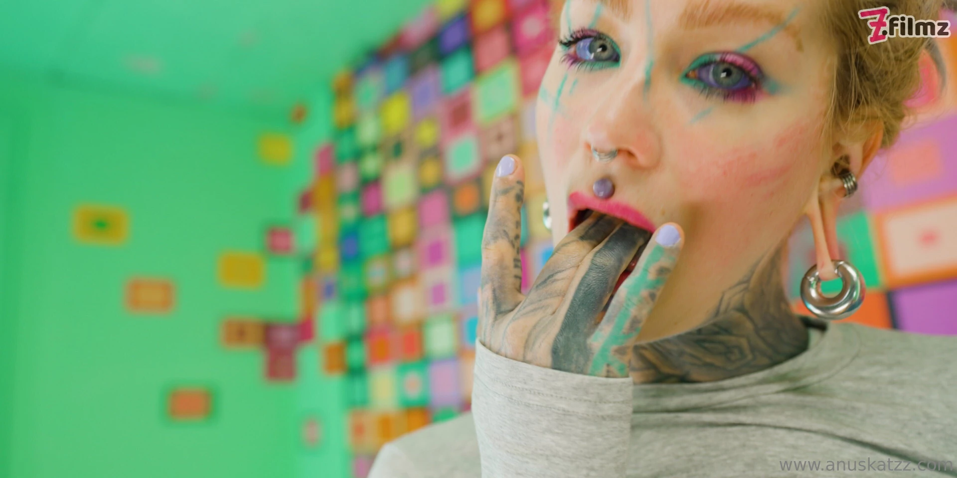 What should i put next into my mouth let me know in the commentzz 