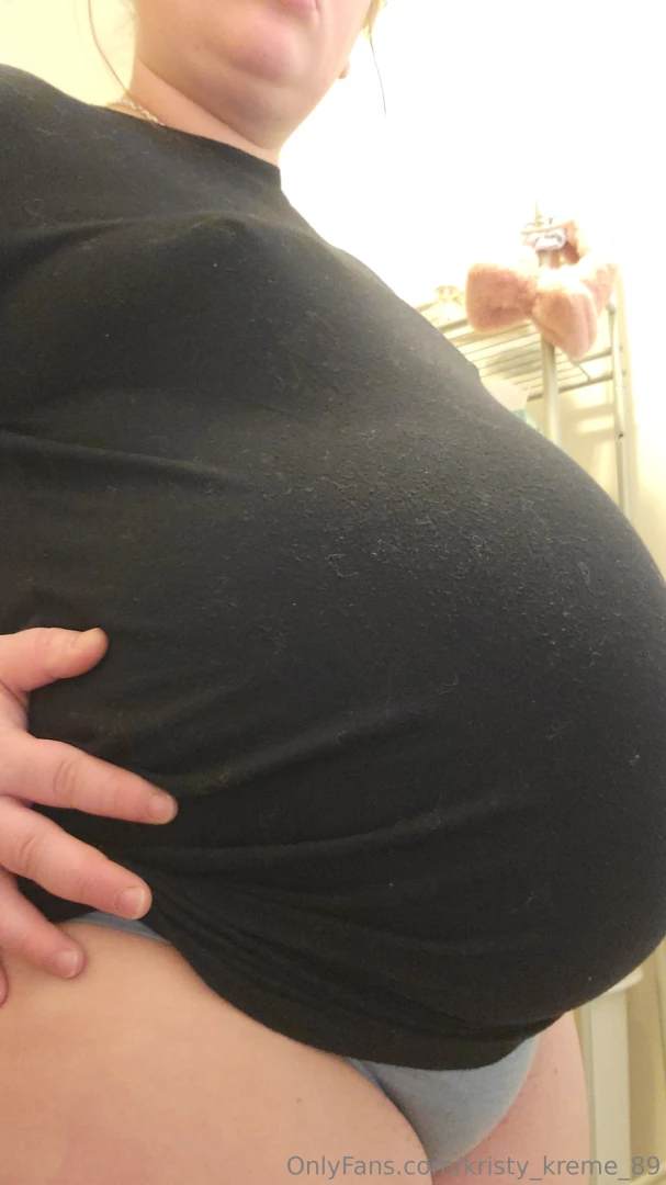 Omg the thigh cellulite in the last photo has me over here drooling 