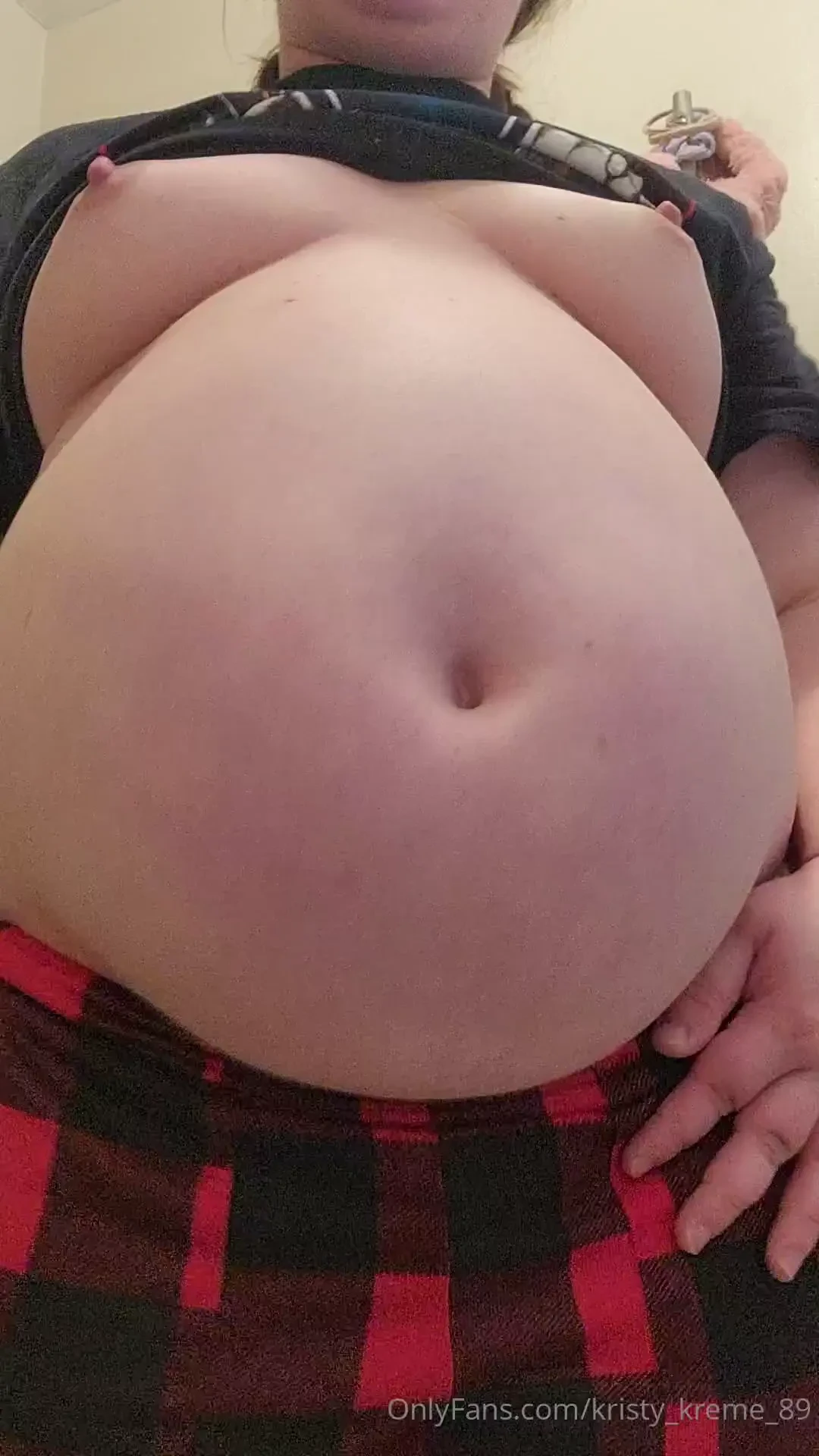 Where would you cum on this fat jiggly body my huge ass or beautiful 