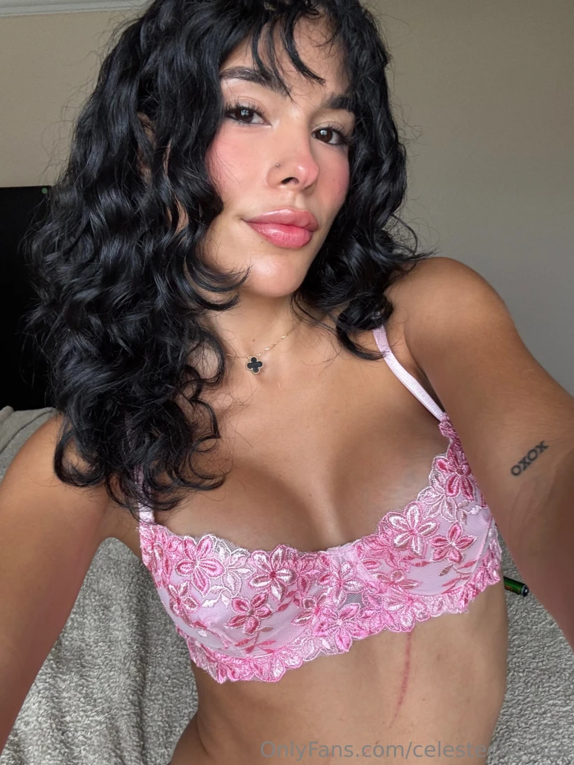 Aren t i the prettiest girl 