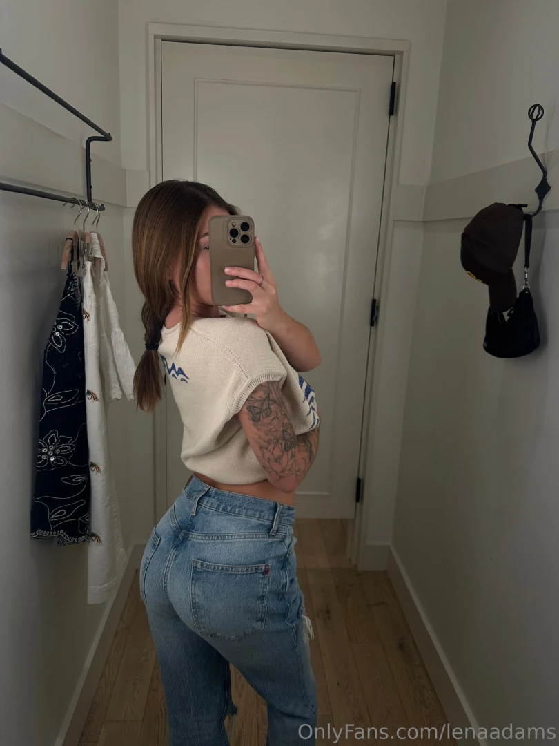 Would you fuck me in the changing room come join me on live tonight 