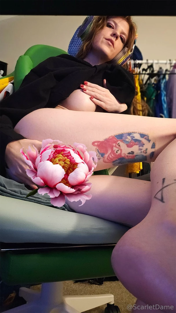 Eat me out from under my desk while i play marvel rivals 3 