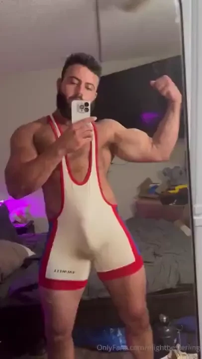 Check your dm for the new cumming video i made with the singlet 