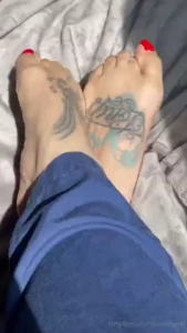 Let met wiggle them in ur face squeeze ur nose between my toes let