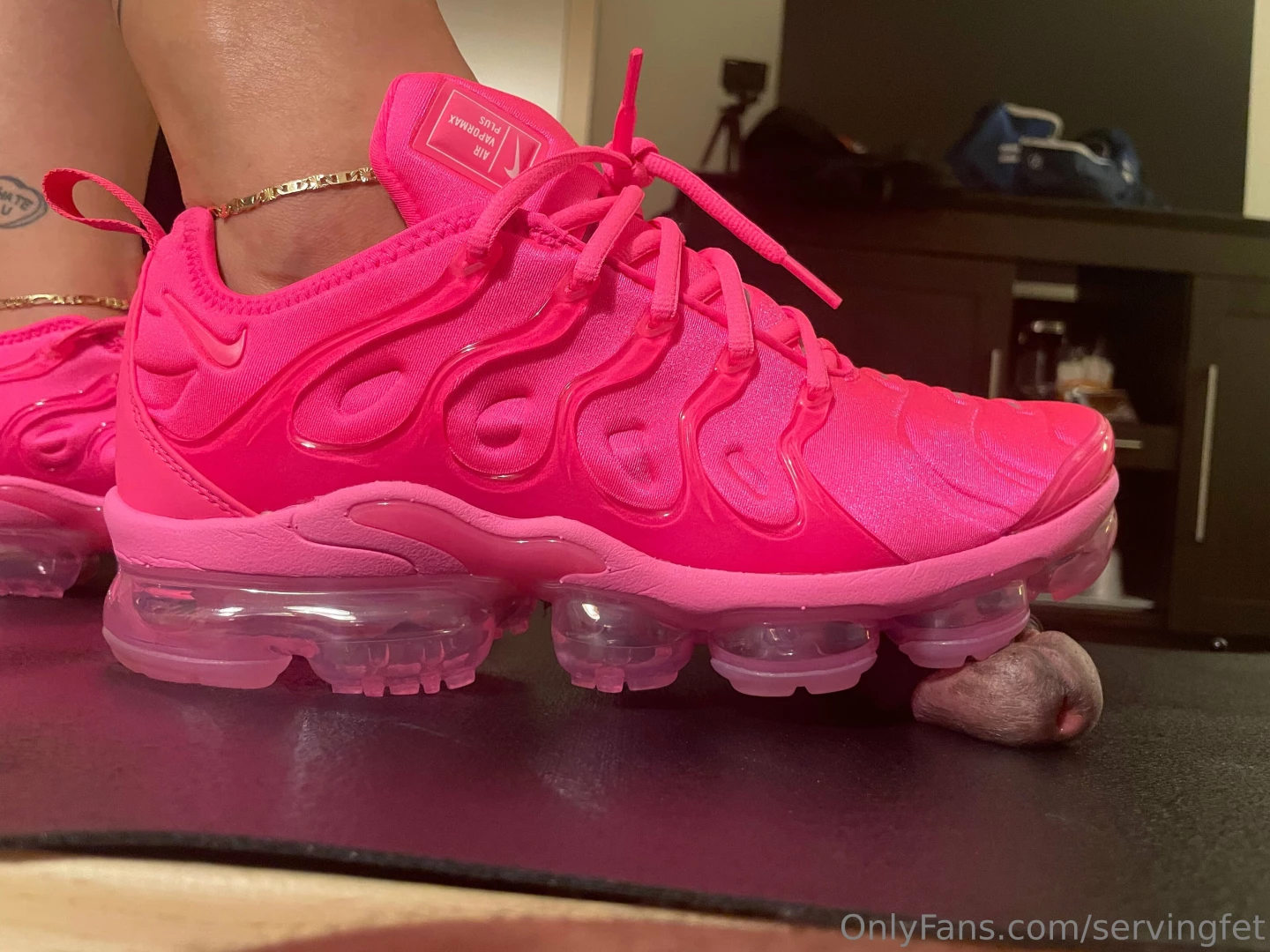 Loooove how that dick was dripping at the hint of scent from these part 2 