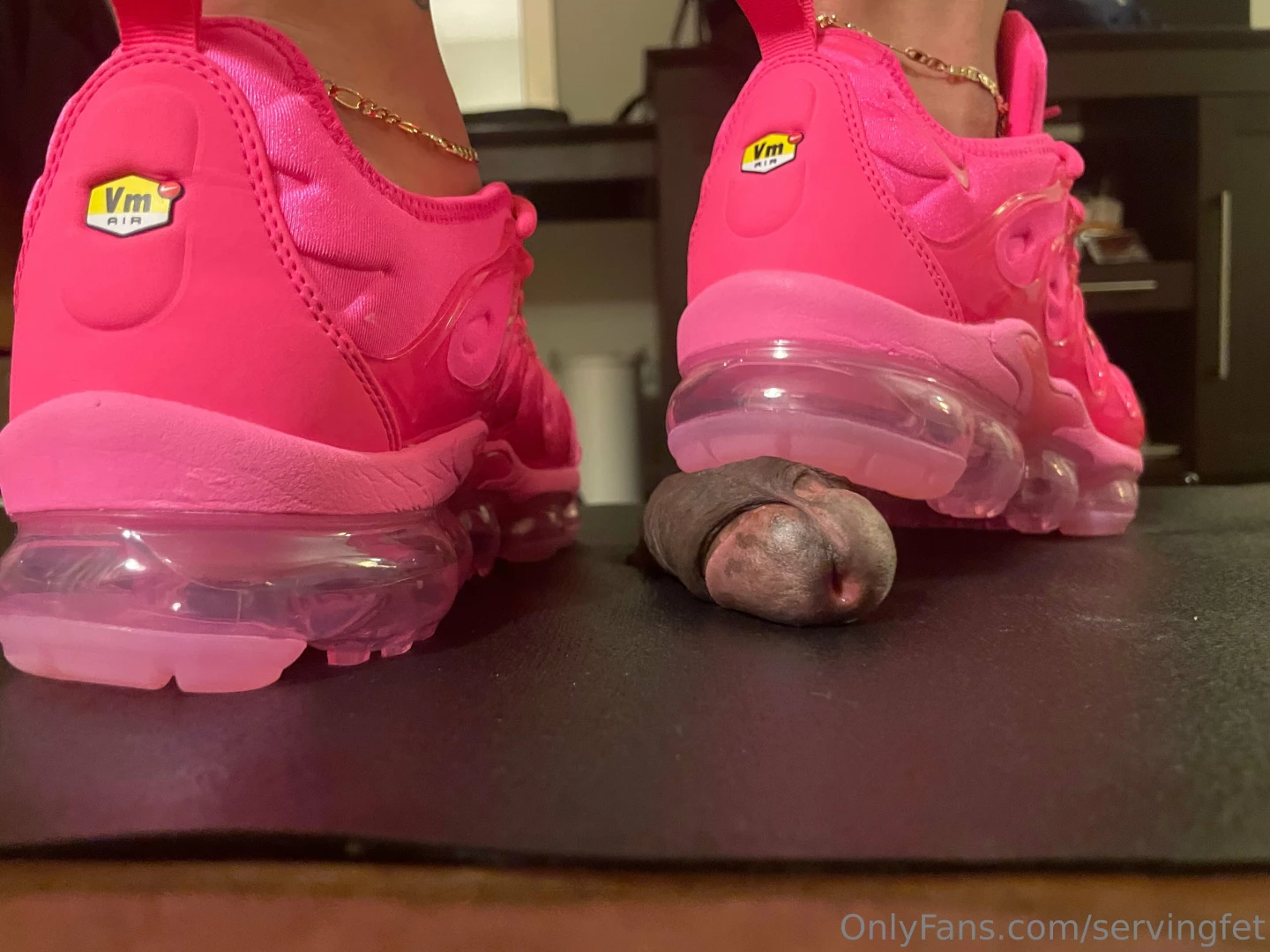 Loooove how that dick was dripping at the hint of scent from these part 1 