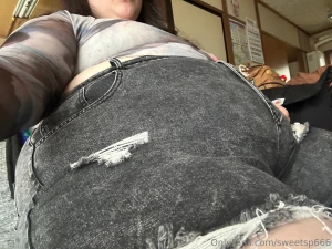 Me realizing my pants don t fit as i m getting ready to head to a hot