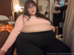 Good ole pizza stuffing scroll to the end for vids been a hot min part 1
