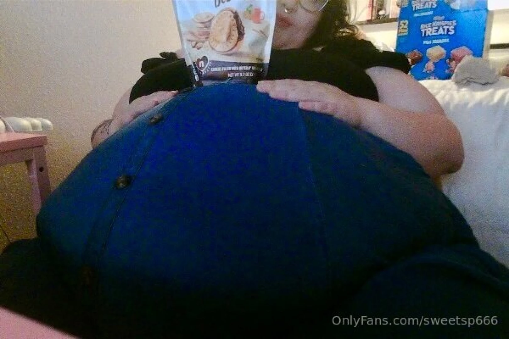 The cutie who sent me these snacks let me post these pics on the main 