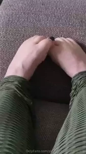 Certain people are dying to worship my feet and fuck you are so lucky