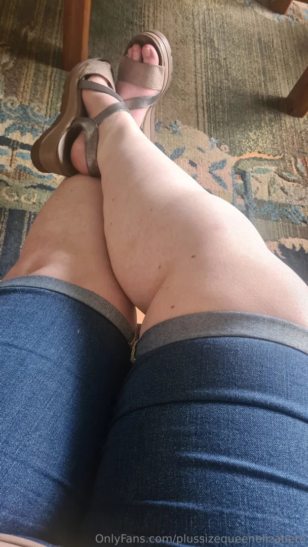 Thick pale thighs that i know you want to get between 
