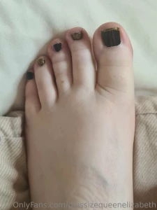 Fresh pedi i know who s going to be pumping their cock to these