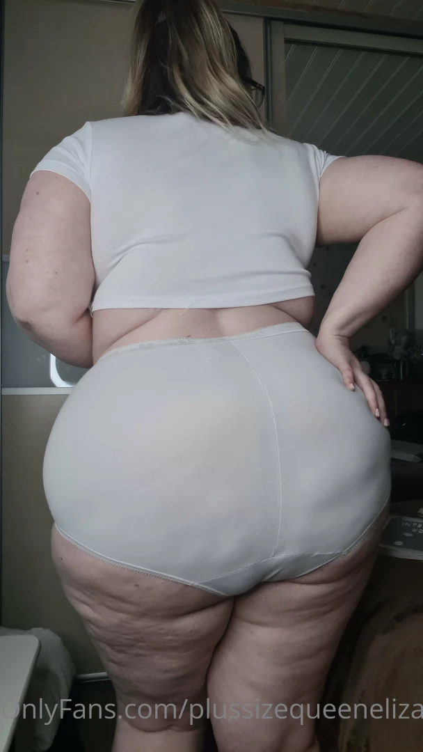 Who here loves big full panties especially white ones 