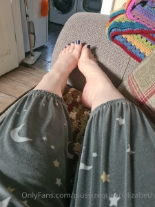 My feet are so fucking overdue being fully worshipped i crave it so