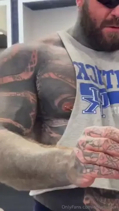 Daddy swole enough for you 