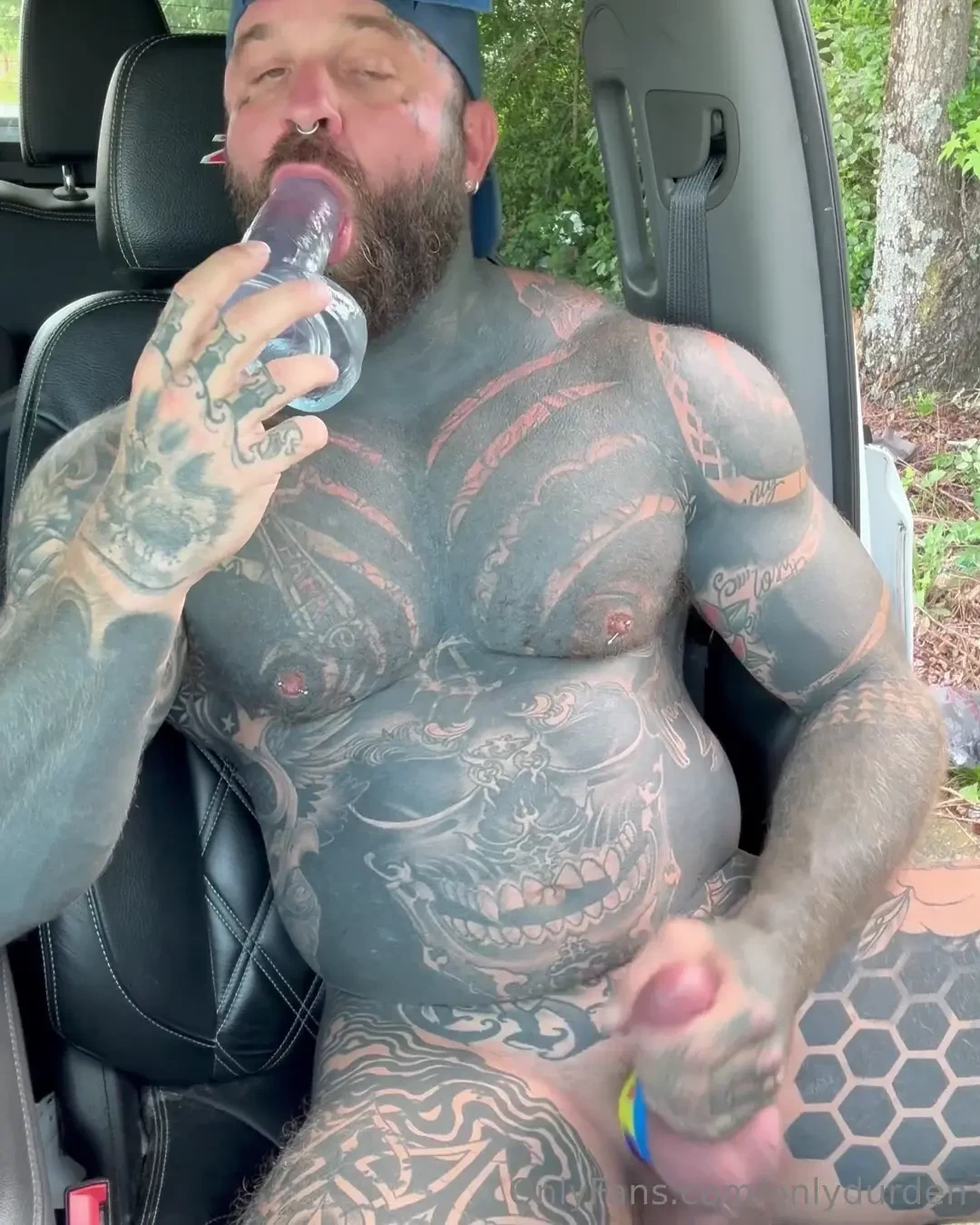 Stretching my hole out with my new beer can thic dildo not gonna lie 