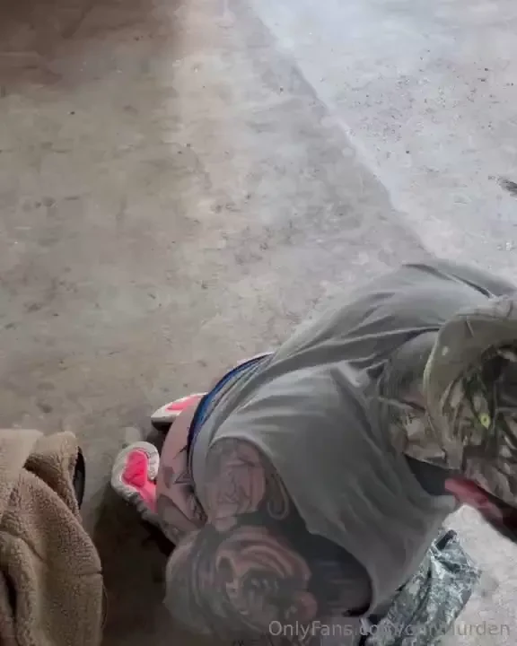 Cruised around and scored a hung daddy i think he should stretch my 