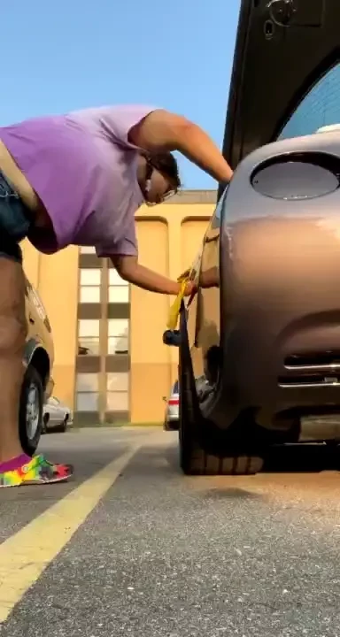 Husband wow she s waxing her husbands car for him me it s not my 