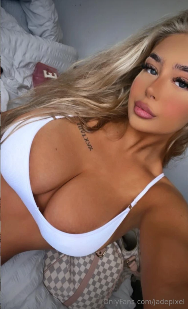 This blondie college slutt wants to be your tonight can she show u how 