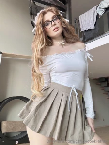 Hot video for you a demonstration of all my holes i m spreading these