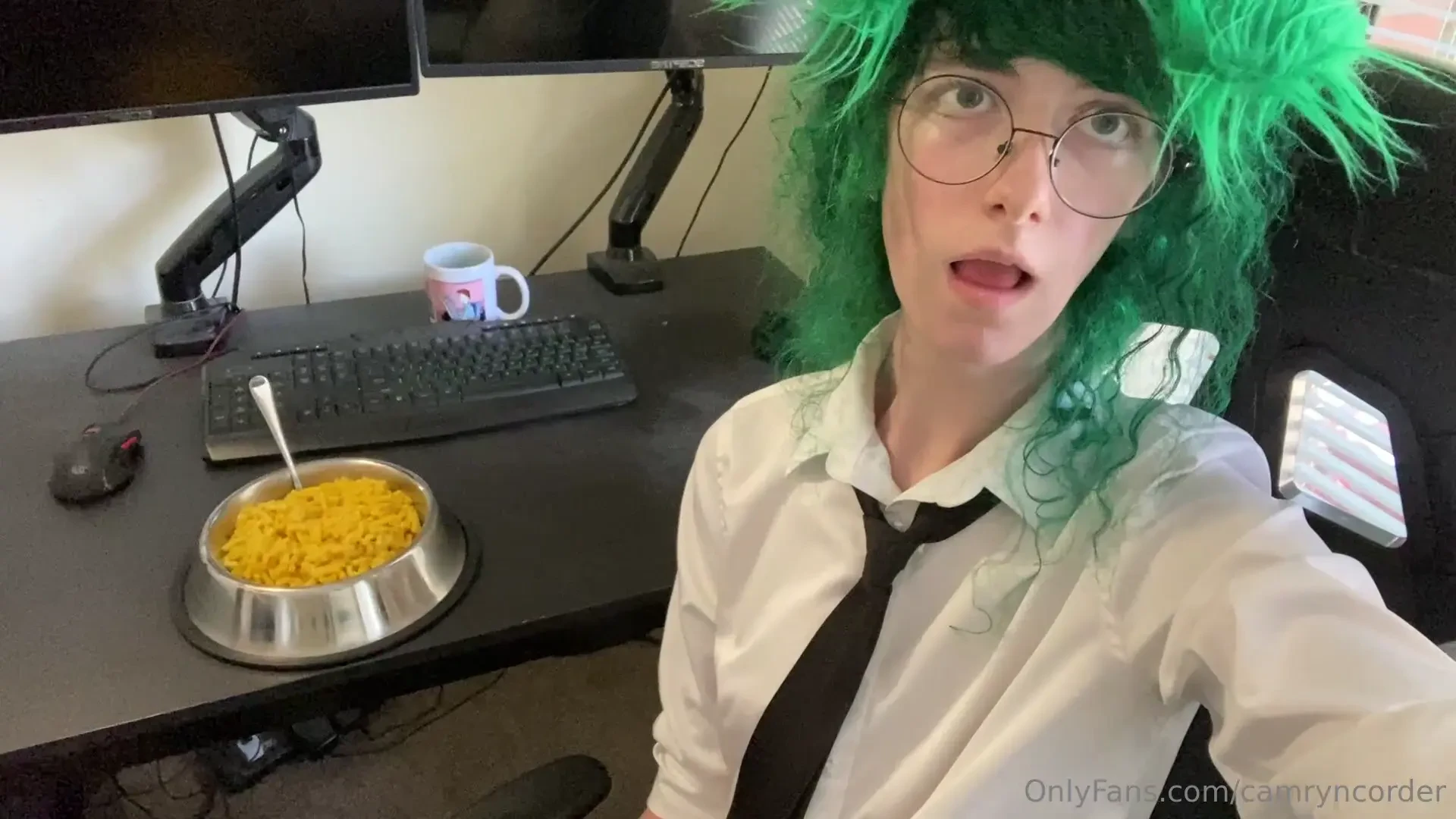 Aha it s been a minute gt _ lt i m still here update for yall real 