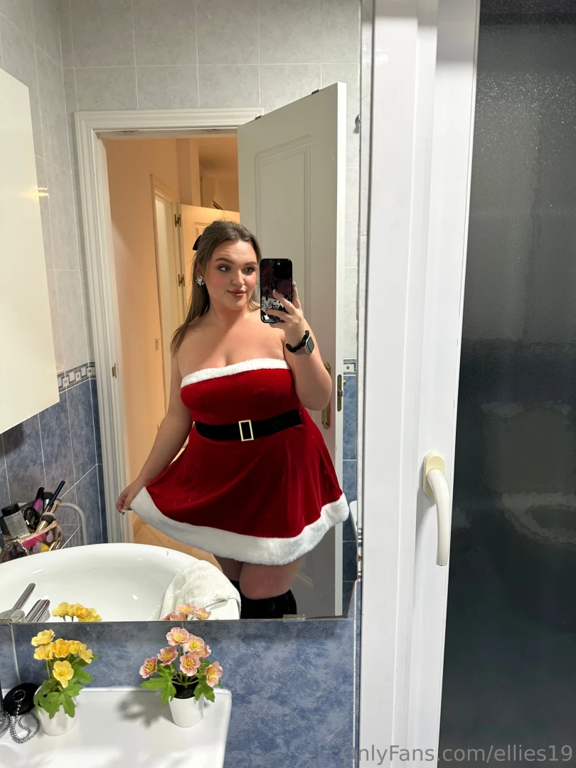 Check your dms to watch me give a sloppy blowjob and get fucked in 