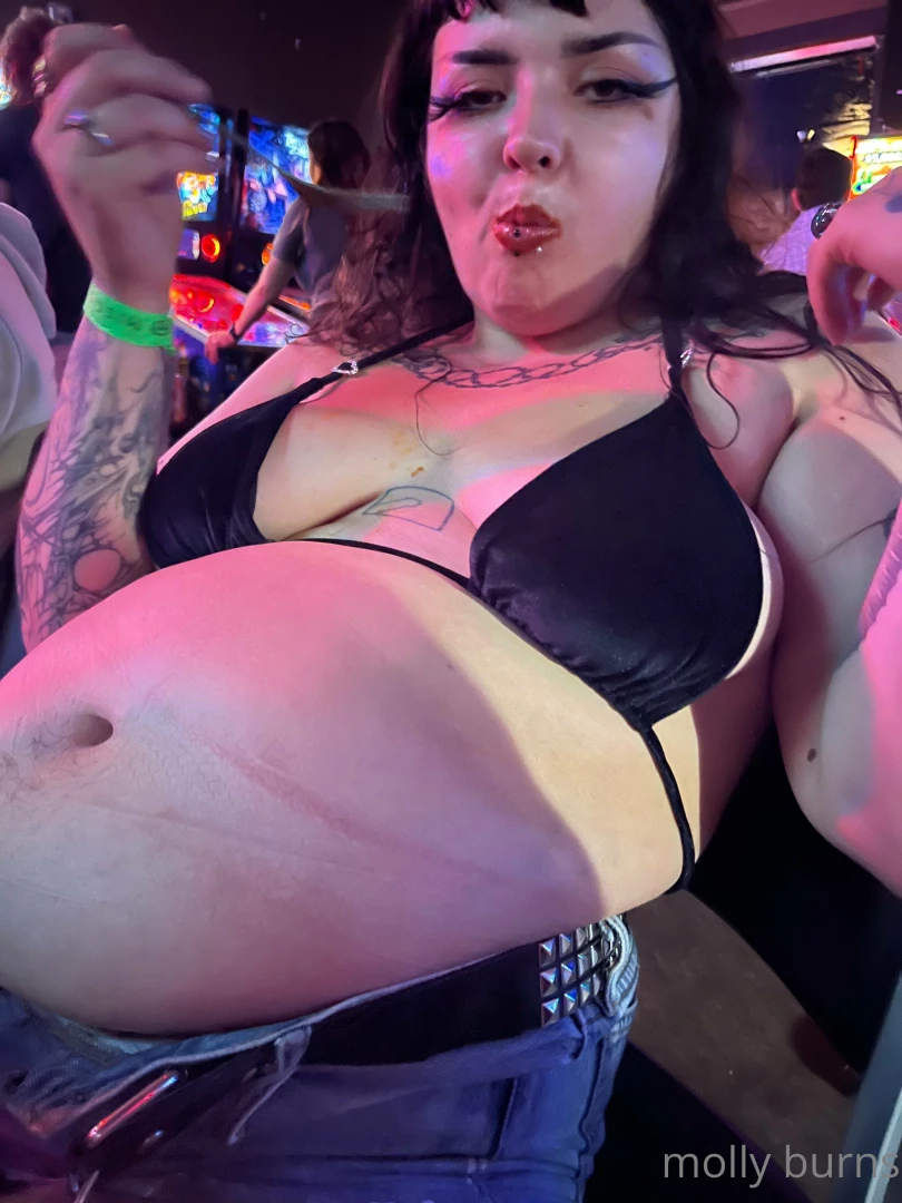 I had so much funny getting horny in public with my belly out eating part 3 
