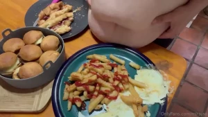 Who s a happy belly bellissima is a very happy belly my big sexy